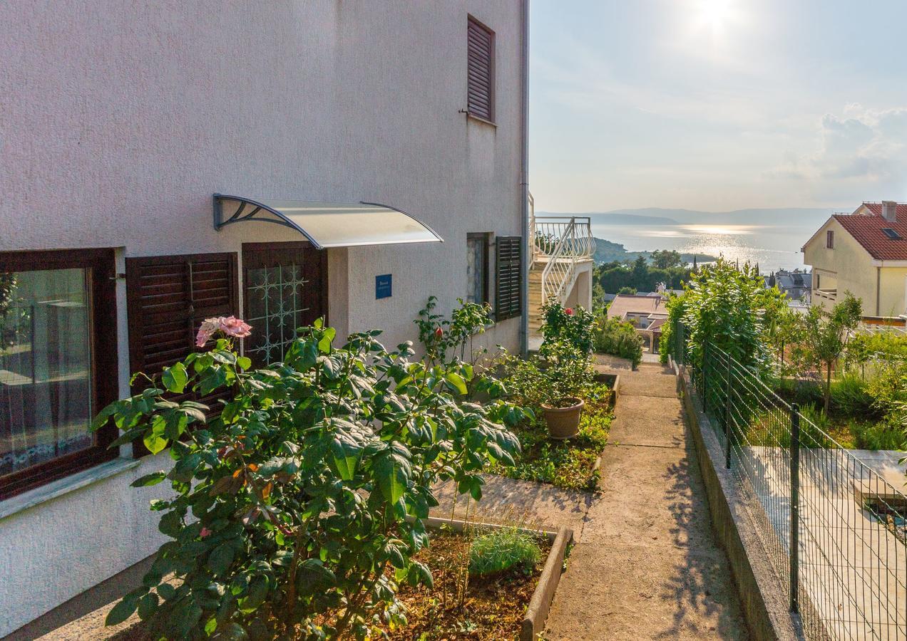 Apartment Domijan By El-Pi Tours Njivice Exteriör bild